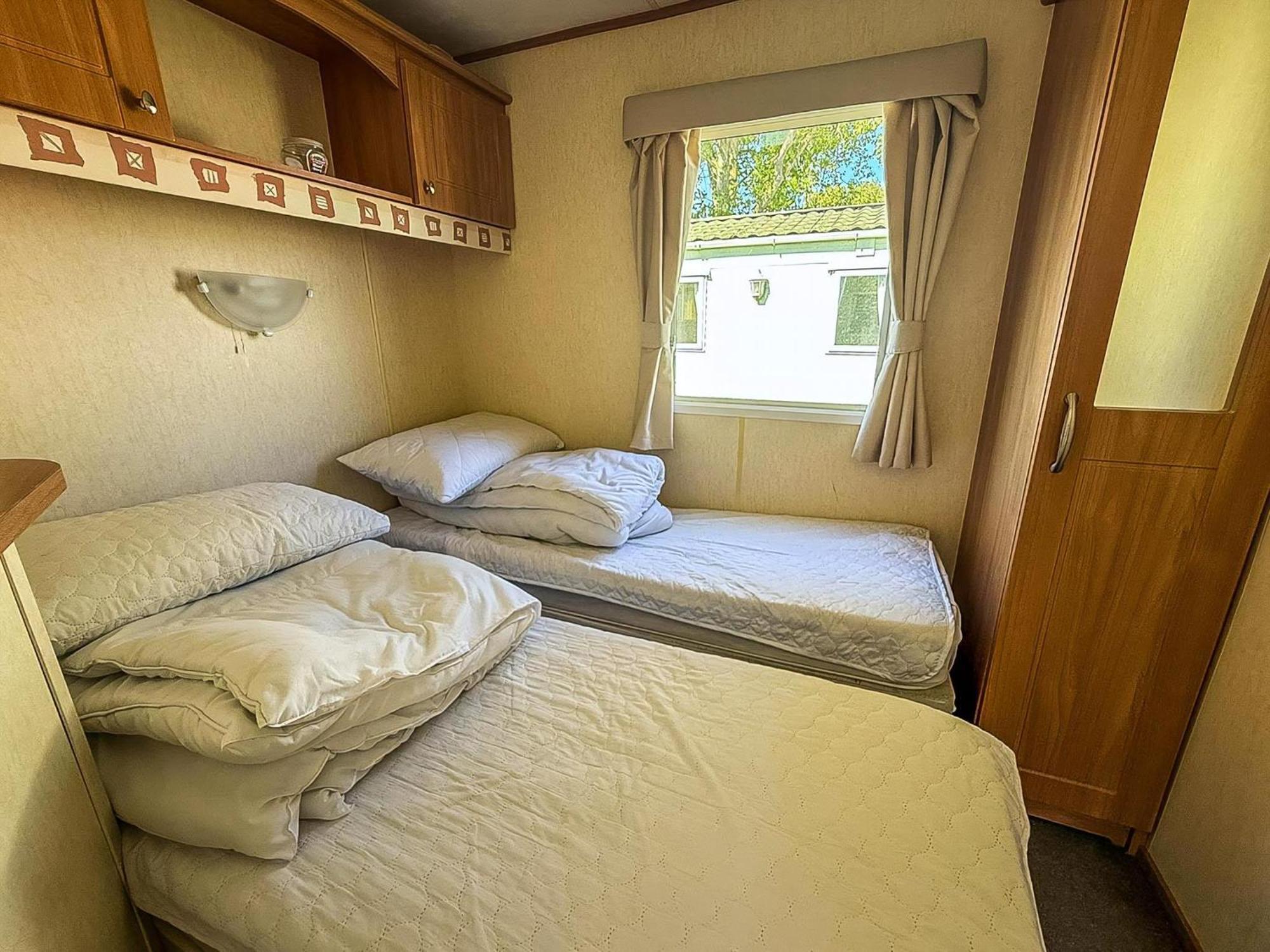 Caravan By The Sea At California Cliffs Holiday Park In Norfolk Ref 50014B Great Yarmouth Exterior photo